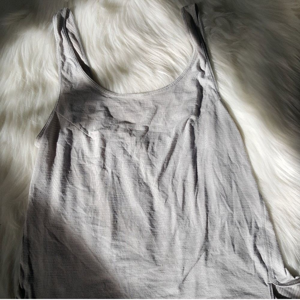lululemon grey tank 🍋